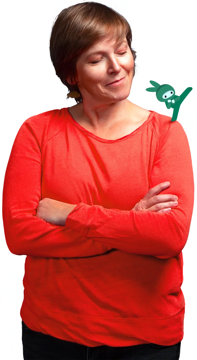 Emmanuelle Archambault, fondatrice de RSE Ninja, bras croisés et souriante, avec Tizu sur l'épaule